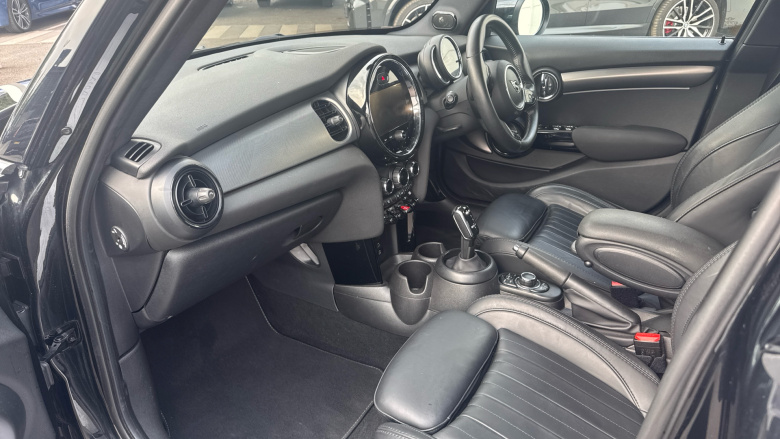 MINI Hatchback 1.5 Cooper Exclusive 5dr Auto Petrol Hatchback